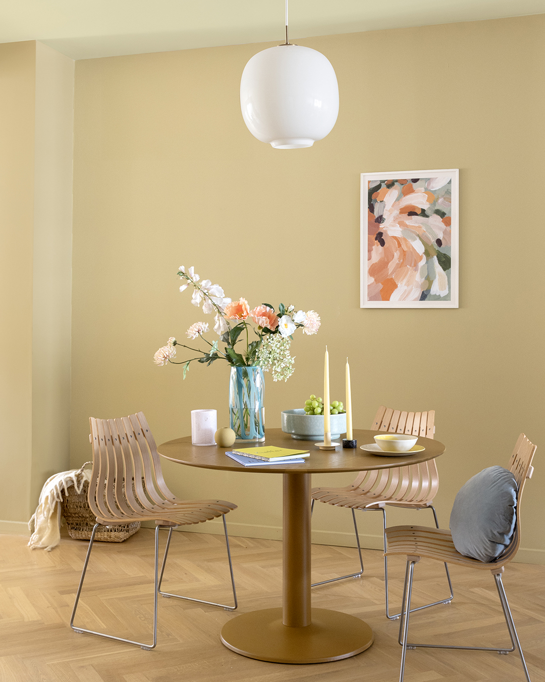 Vegg_5965 Lys Dijon_Tak_5952 Naturlig_Bord_6079 Kaneldrøm